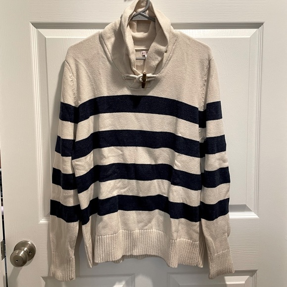 Nautical Style Men’s Sweater Size L, Host Pick! - Picture 1 of 2